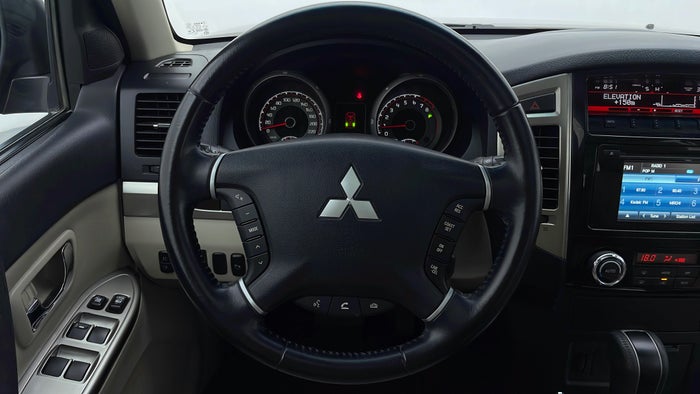 MITSUBISHI PAJERO-Steering Wheel Close-up