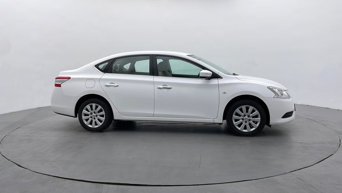 NISSAN SENTRA-Right Side View