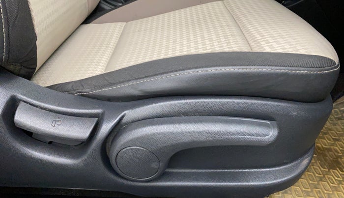 2018 Hyundai Elite i20 ASTA 1.2, Petrol, Manual, 94,708 km, Driver Side Adjustment Panel