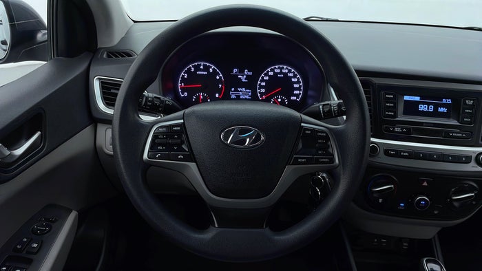 HYUNDAI ACCENT-Steering Wheel Close-up