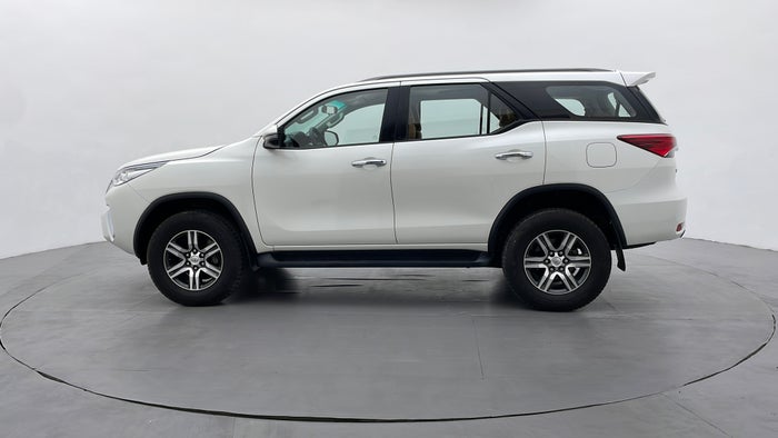 TOYOTA FORTUNER-Left Side View