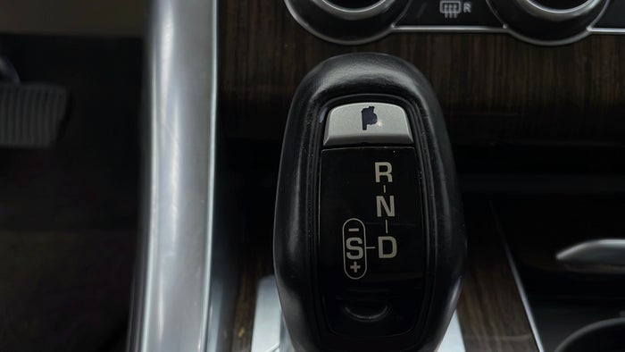 LAND ROVER RANGE ROVER SPORT-Gear lever Knob Scratch
