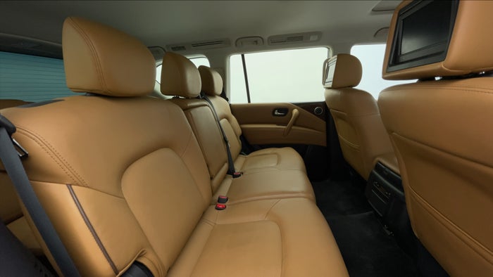 NISSAN PATROL-Right Side Door Cabin View