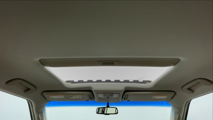 NISSAN PATROL-Interior Sunroof/Moonroof