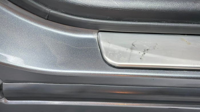 NISSAN PATROL-Running Board RHS Scratch