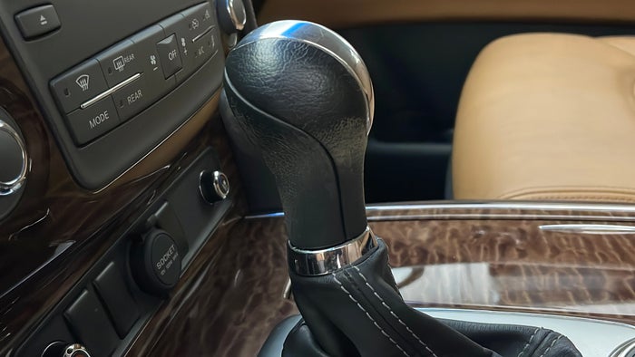 NISSAN PATROL-Gear lever Knob Scratch