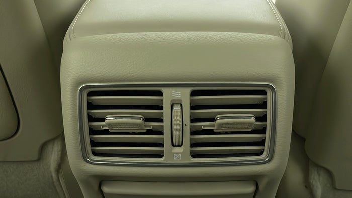 INFINITI Q50-Rear AC Vents