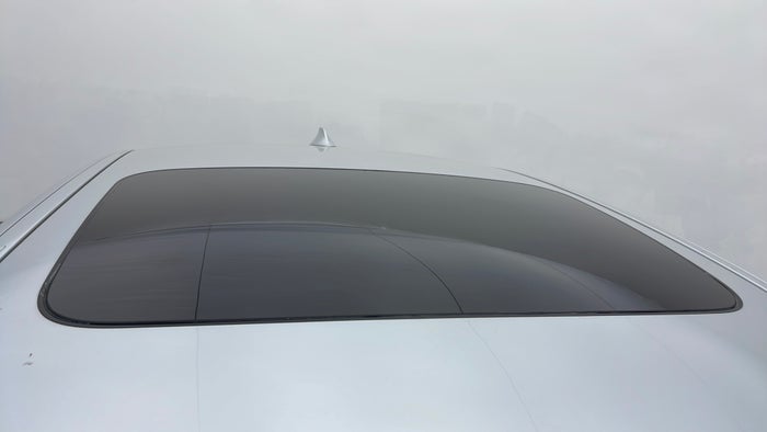 BMW 520I-Sunroof / Moonroof Glass scratched