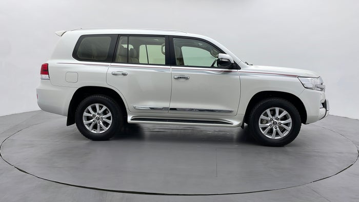 TOYOTA LAND CRUISER-Right Side View