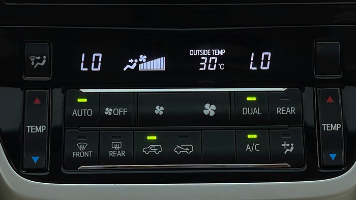TOYOTA LAND CRUISER-Automatic Climate Control