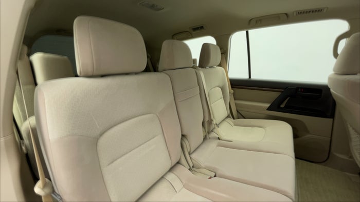 TOYOTA LAND CRUISER-Right Side Door Cabin View