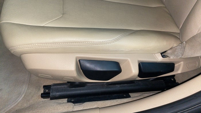BMW 3 SERIES-Seat LHS Front Scratch