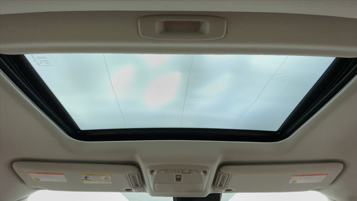 NISSAN PATROL-Interior Sunroof/Moonroof