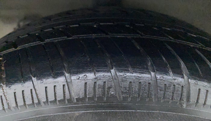 2014 Hyundai Grand i10 SPORTS 1.2 VTVT, Petrol, Manual, 29,553 km, Left Rear Tyre Tread