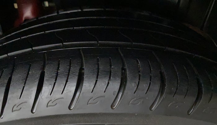 2019 Mahindra XUV300 1.2 W8 OPT, Petrol, Manual, 16,126 km, Right Rear Tyre Tread