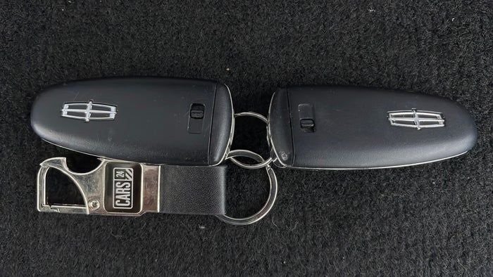 LINCOLN MKX-Key Close-up