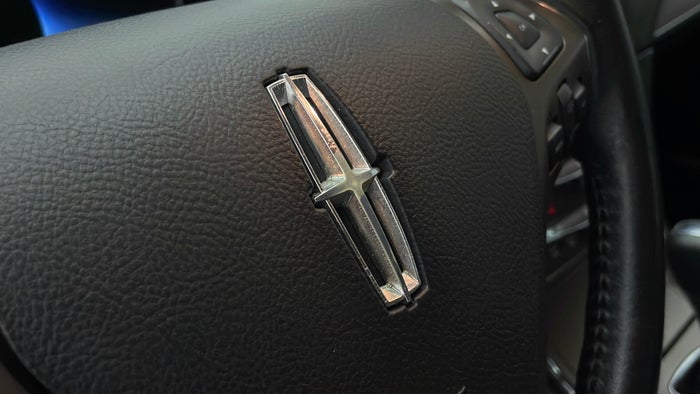 LINCOLN MKX-Steering Wheel Logo Scratch