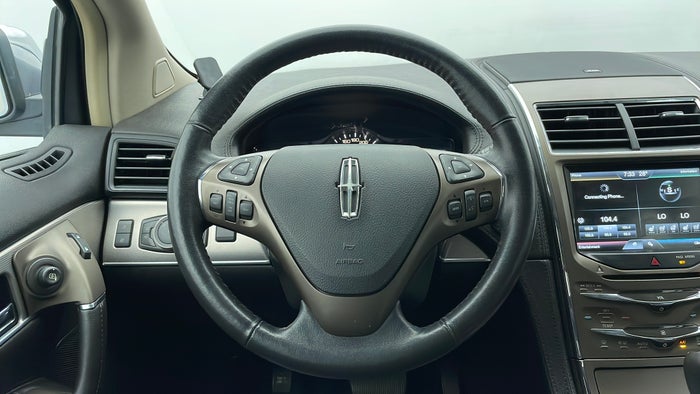 LINCOLN MKX-Steering Wheel Close-up