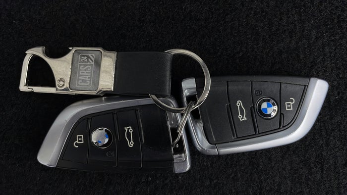 BMW X5-Key Close-up