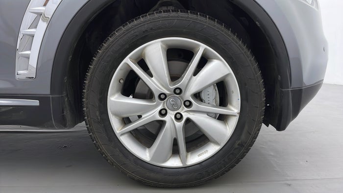 INFINITI QX70-Right Front Tyre