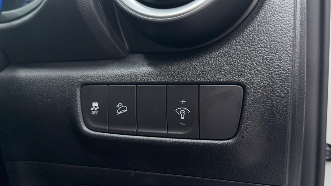 2022 Hyundai Kona (FWD), Automatic, 76210 km, Utility Switches/Buttons