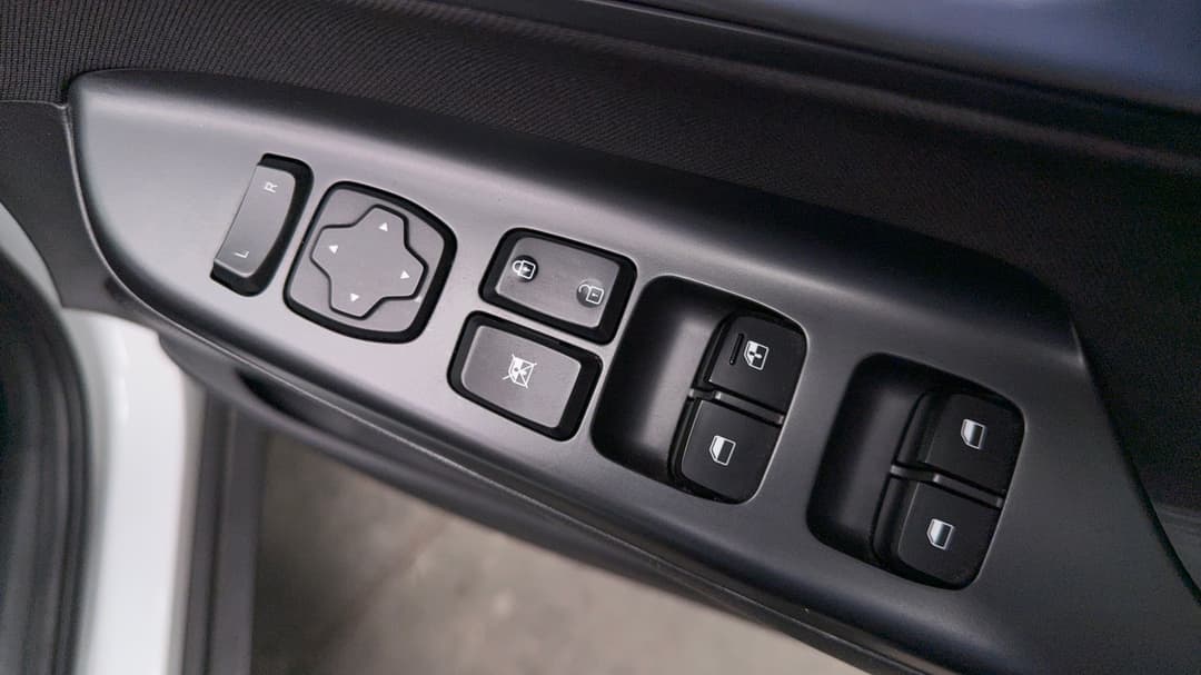 2022 Hyundai Kona (FWD), Automatic, 76210 km, Drivers Side Door Panel Controls