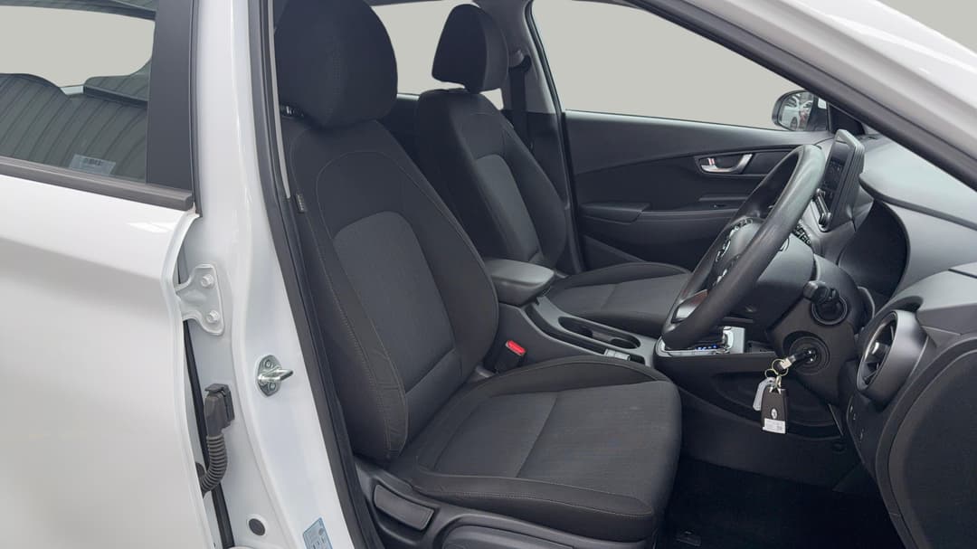 2022 Hyundai Kona (FWD), Automatic, 76210 km, Right Side Front Door Cabin View