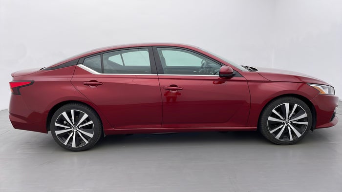 NISSAN ALTIMA-Right Side View