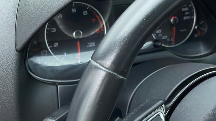 AUDI Q5-Steering Wheel Trim Scratch