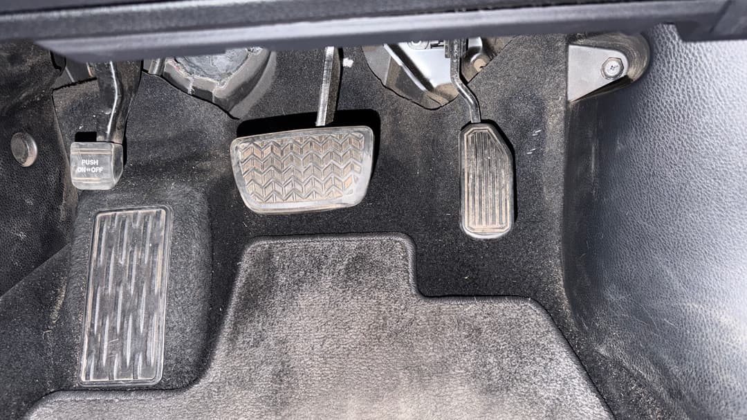 2017 Toyota Kluger Gx (4x4), Automatic, 163036 km, Pedals and Footmat