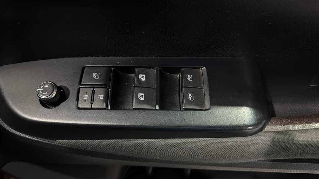2017 Toyota Kluger Gx (4x4), Automatic, 163036 km, Drivers Side Door Panel Controls