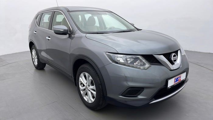 NISSAN X TRAIL-Right Front Diagonal (45- Degree) View