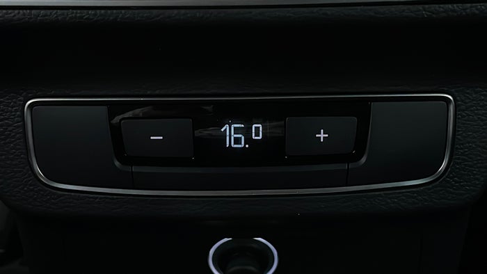 AUDI Q5-Rear AC Temperature Control
