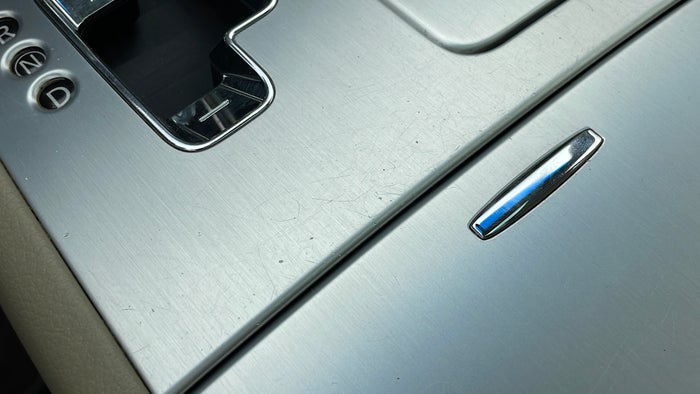 NISSAN MURANO-Centre Console Cover Scratch