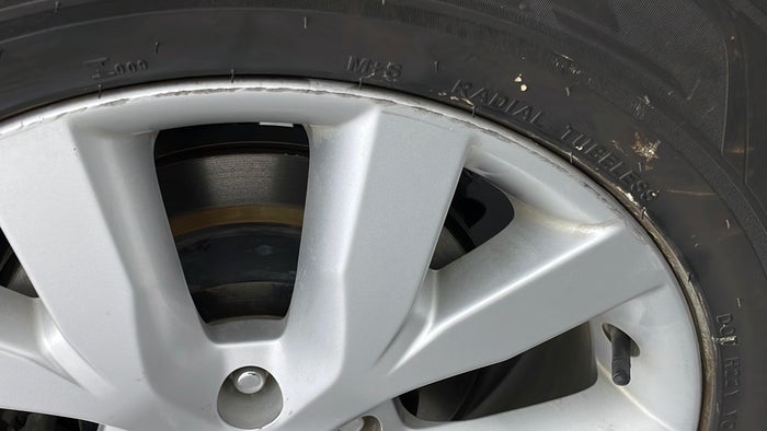 NISSAN MURANO-Alloy Wheel LHS Rear Scratch