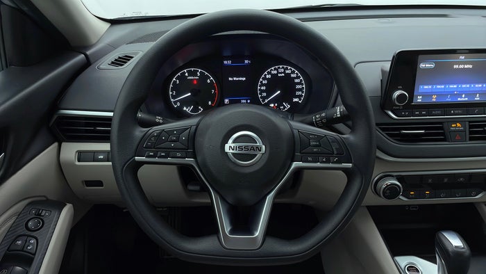 NISSAN ALTIMA-Steering Wheel Close-up
