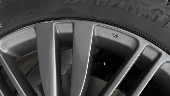 INFINITI QX70-Alloy Wheel RHS Front Scratch