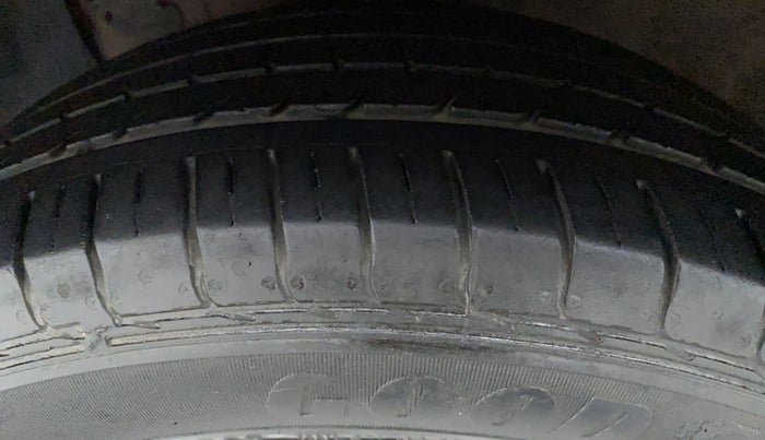 2014 Hyundai Elite i20 SPORTZ (O) 1.2, Petrol, Manual, 64,586 km, Left Front Tyre Tread