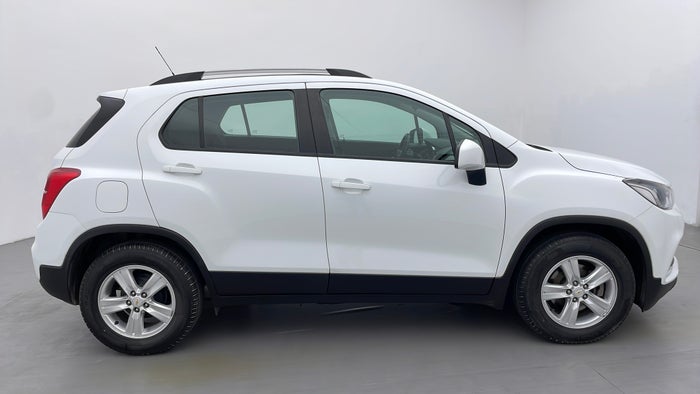 CHEVROLET TRAX-Right Side View