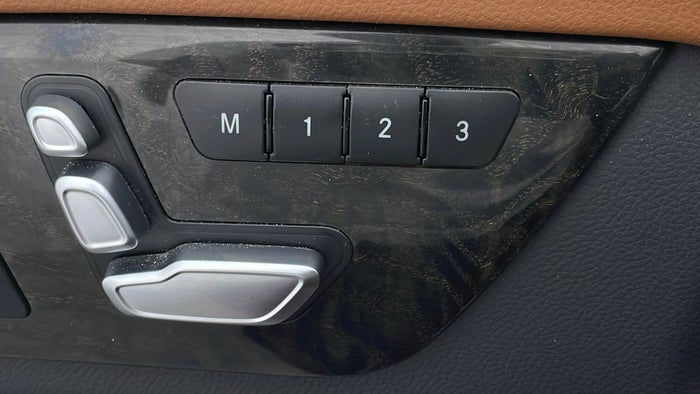 MERCEDES BENZ CLS 400-Driver Side Adjustment Panel