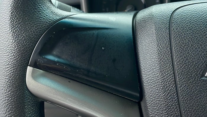 CHEVROLET MALIBU-Steering Wheel Trim Scratch