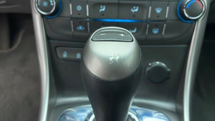 CHEVROLET MALIBU-Gear lever Knob Scratch