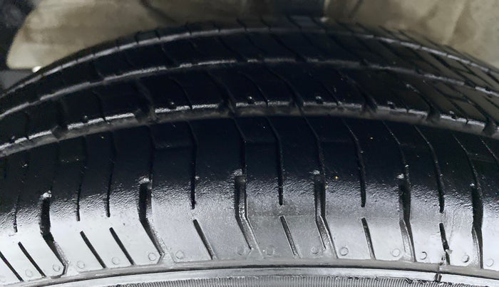 2019 Maruti Dzire VDI, Diesel, Manual, 63,769 km, Left Front Tyre Tread