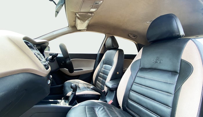 2018 Hyundai Elite i20 SPORTZ 1.2, Petrol, Manual, 28,595 km, Right Side Front Door Cabin