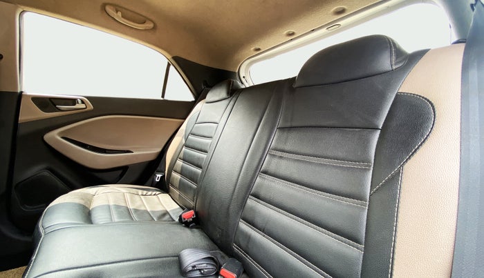 2018 Hyundai Elite i20 SPORTZ 1.2, Petrol, Manual, 28,595 km, Right Side Rear Door Cabin