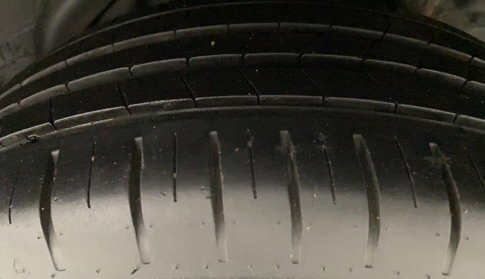 2018 Hyundai Verna 1.6 SX (O) CRDI MT, Diesel, Manual, 65,279 km, Left Rear Tyre Tread
