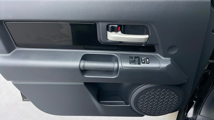 TOYOTA FJ CRUISER-Driver Side Door Panels Controls