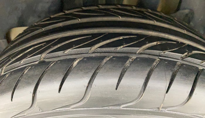 2018 Maruti Swift ZXI PLUS, Petrol, Manual, 60,852 km, Left Rear Tyre Tread