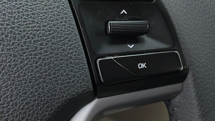 HYUNDAI TUCSON-Steering Wheel Media Control Scratch