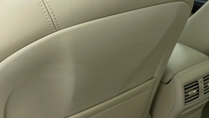 INFINITI Q50-Seat LHS Front Scratch